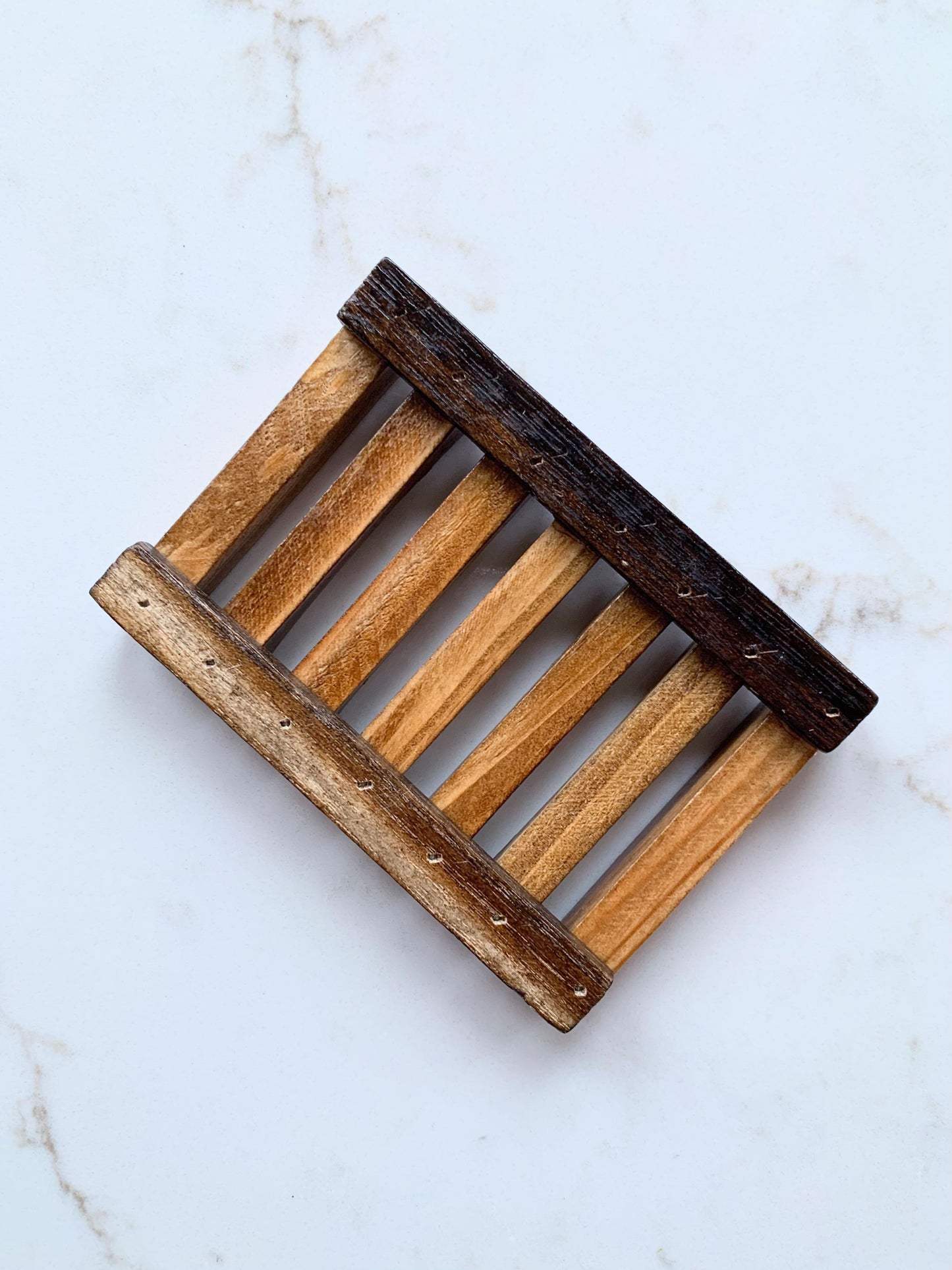 Jabonera ranurada de madera