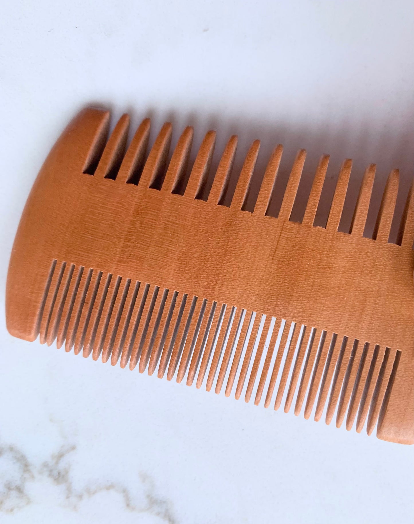 Peine de dientes finos de sándalo (peine para barba) 